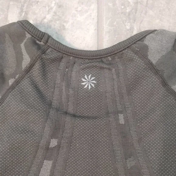 ATHLETA Women's short-sleeve gray tech athletic top, M - Picture 10 of 10